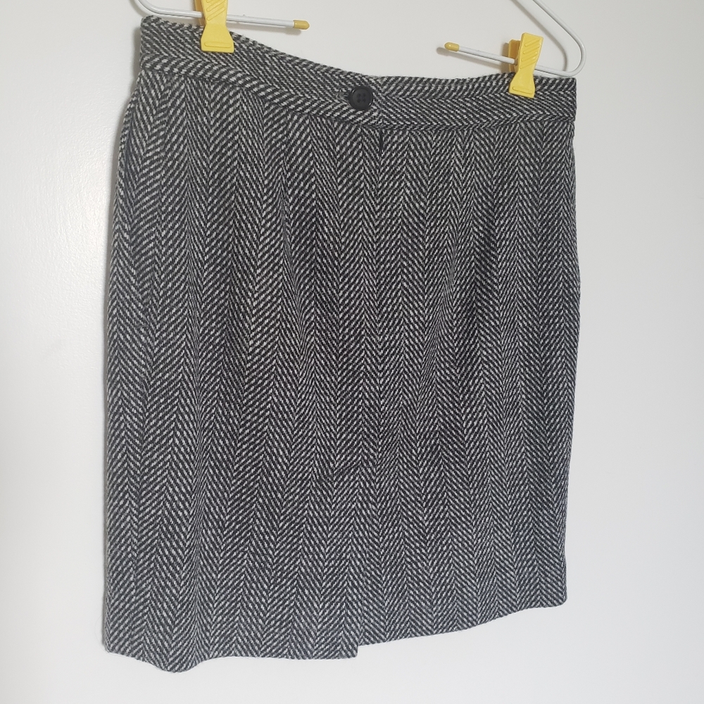 2-piece Wool/Tweed Skirt Suit - Picture 6 of 8